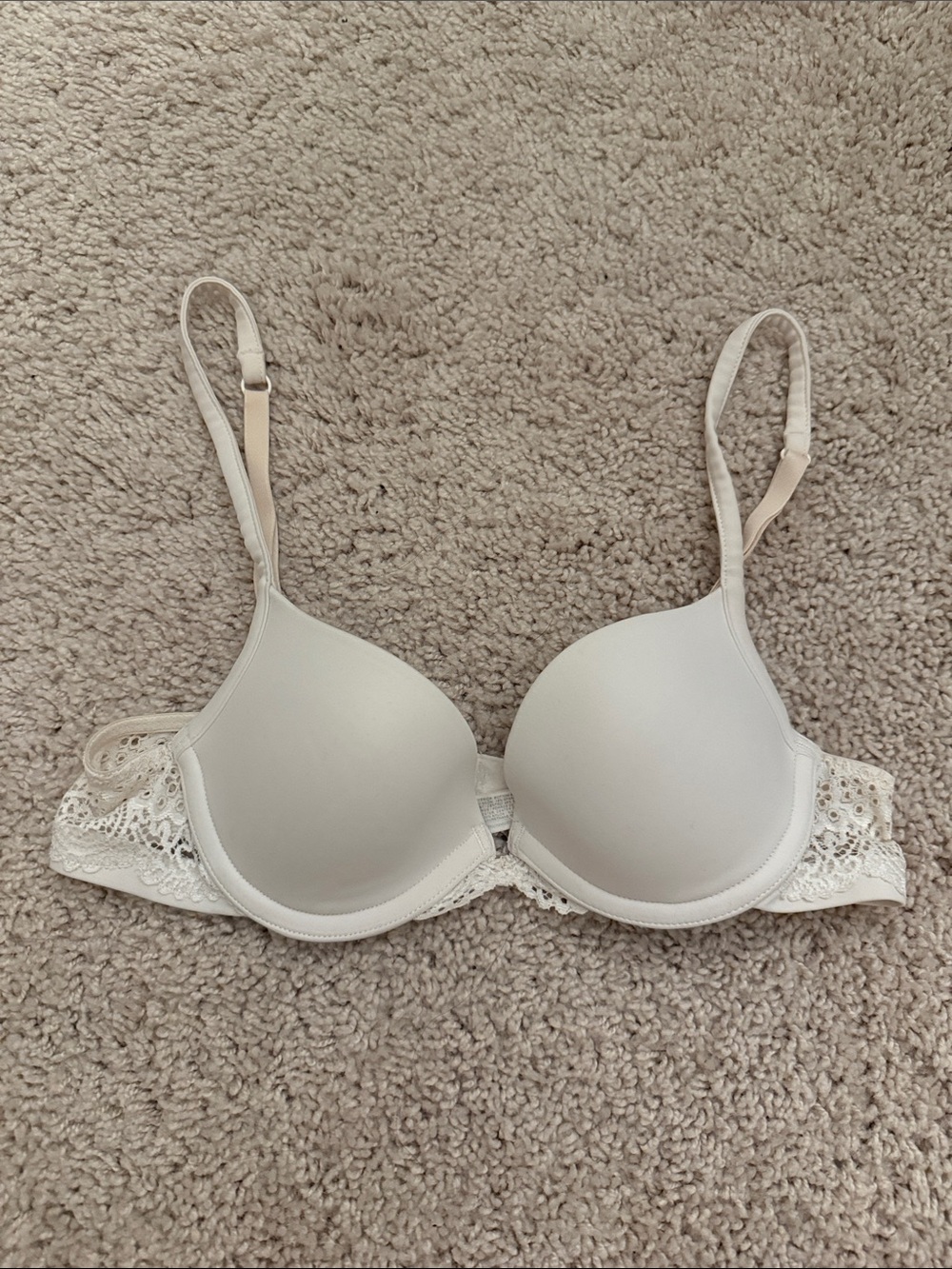 Wonderbra Padded Lace-Trim Bra in Light Beige/Cream